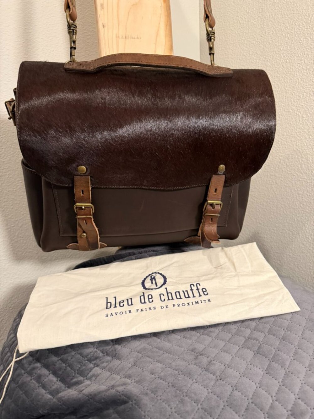Bleu de chauffe dark brown leather postman bag with dust cover - Picture 11 of 16